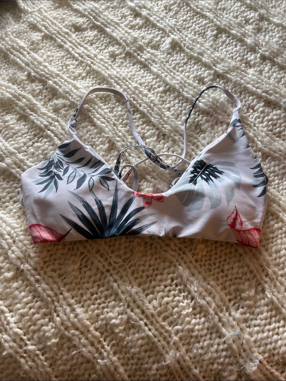 SHEIN White Tropical Leaf Print Bikini Top with Pink Accents